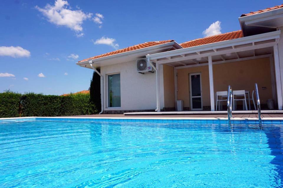Geranium Holliday Villas Obrochishte Esterno foto